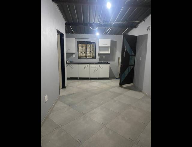 1 BEDROOM HOUSE FOR SALE IN BOTLENG EXT 4